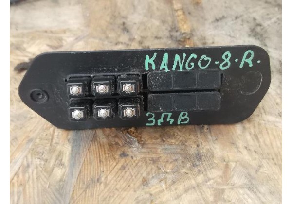 Контакти бокової правої зсувної дверки, (центральний замок) Renault Kangoo II, 8200428704